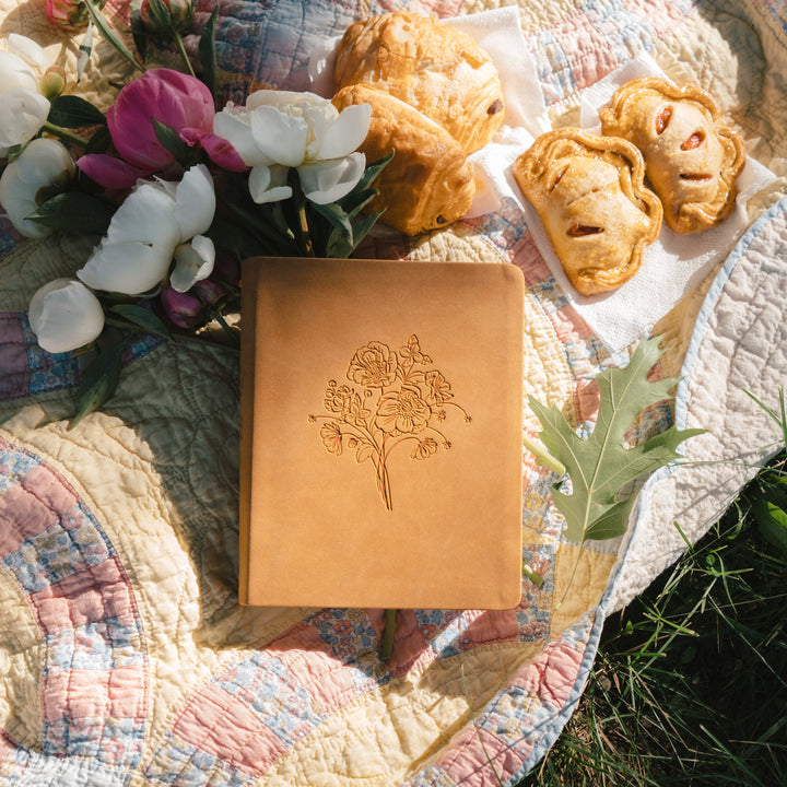 Amelia-CSB-Notetaking-Bible-Floral-Leather-Hosanna-Revival