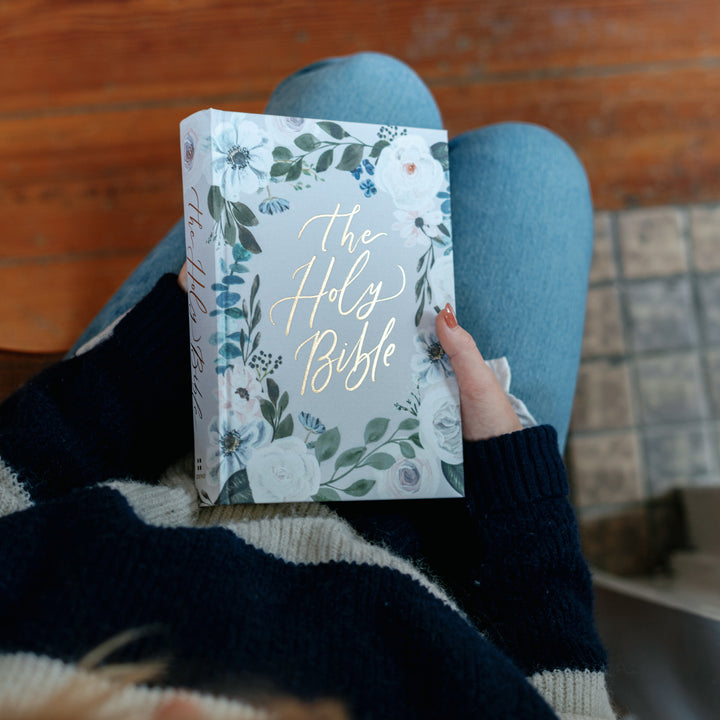 Victoria-Gray-Floral-Large-Print-ESV-Journaling-Bible-Hosanna-Revival