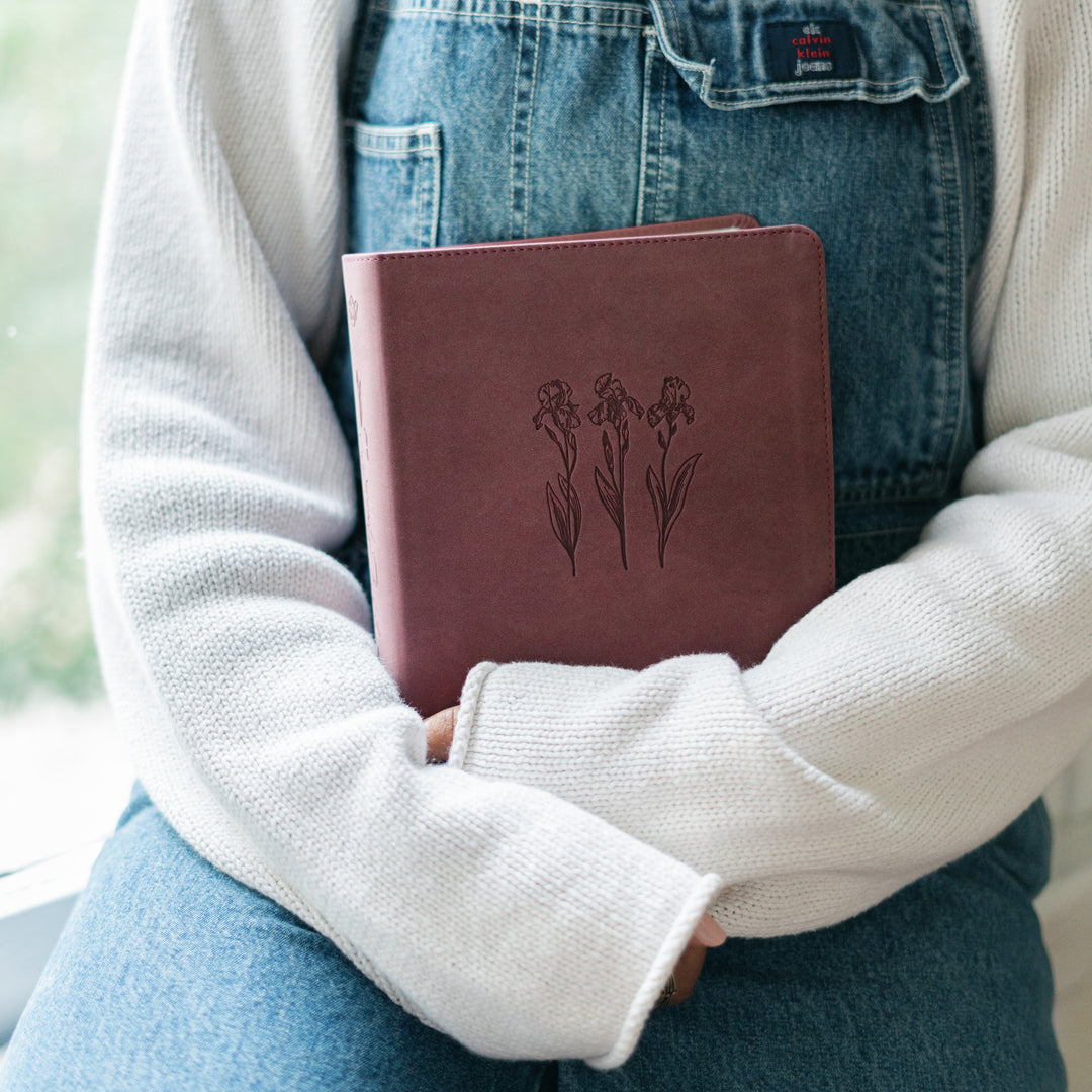 ESV Journaling Bible: Helena Theme