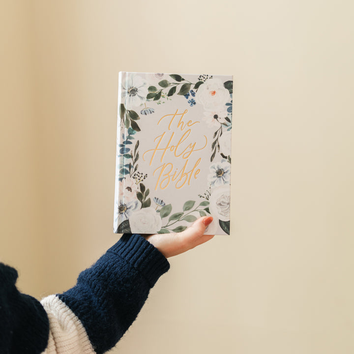Victoria-Gray-Floral-Large-Print-ESV-Journaling-Bible-Hosanna-Revival